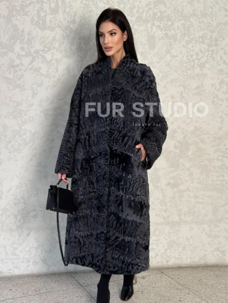 Длинная шуба из каракуля в цвете графит - фото 5