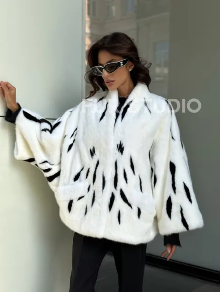 Белый норковый полушубок с рисунком - фото 10