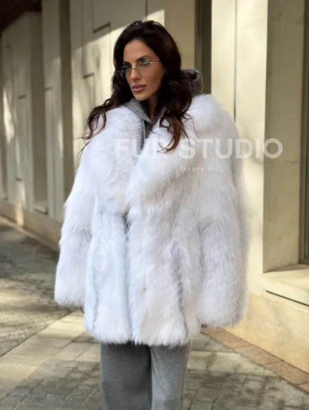 Шуба из белой арктической лисы - фото 8