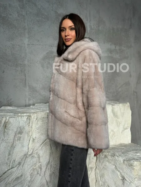 Норковый полушубок с капюшоном в цвете пудра - фото 7