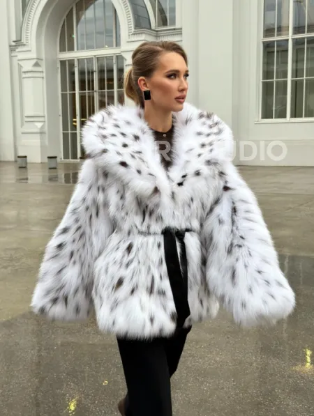 Шуба из лисьего меха под рысь с капюшоном - фото 18