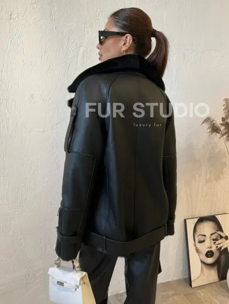 Дубленка авиатор в черном цвете из натуральной овчины - фото 3
