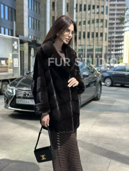 Укороченная норковая шуба в цвете шоколад - фото 6