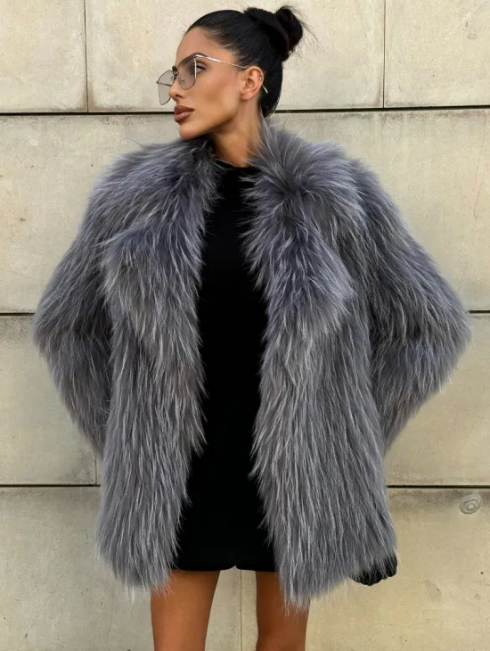 Шуба из меха енота на вязанной основе - фото 6