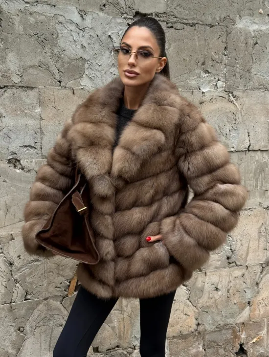 Полушубок из меха куницы пастель английский воротник - фото 8