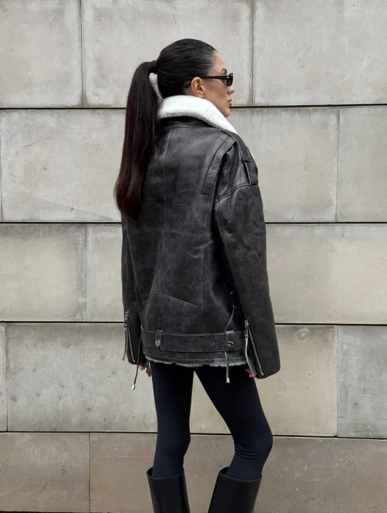 Дубленка-авиатор из натуральной овчины Dark Grey Vintage, со шнуровкой по боковому шву - фото 15