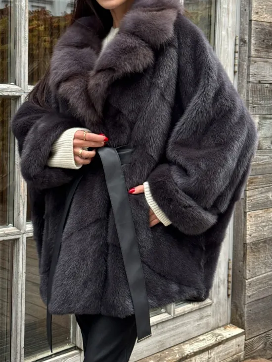Шуба Летучая мышь из норки Graphite с английским воротником из меха куницы - фото 2