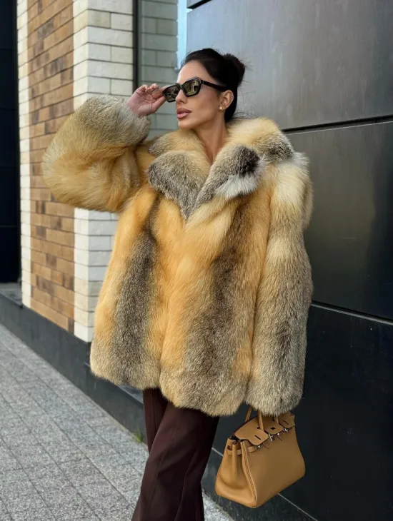 Золотистая шуба из натурального меха лисы цельные пластины - фото 11