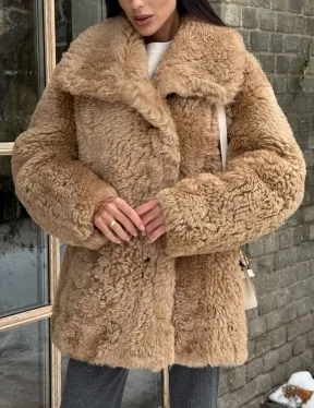 Шуба - дубленка из овчины в бежевом цвете - фото 3