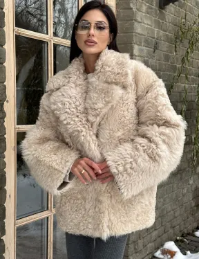 Светлая короткая шуба из испанской овчины - фото 5