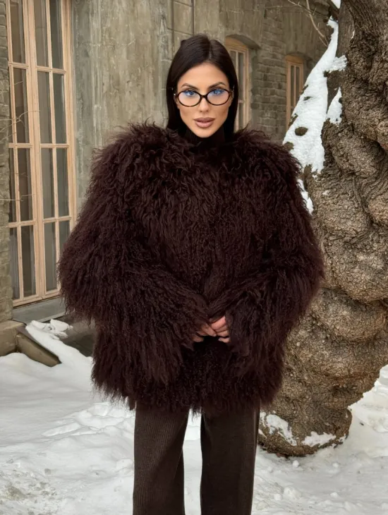 Шуба коричневая из меха ламы - фото 3