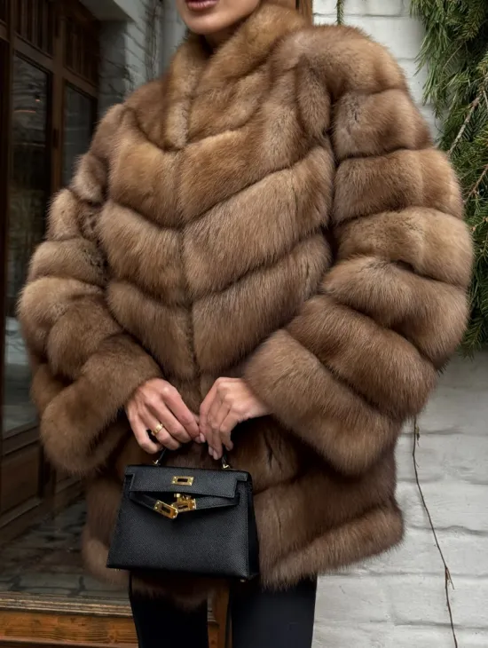 Полушубок из куницы с воротником V-образным - фото 2