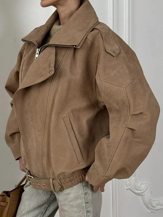 Женский замшевый бомбер из натуральной кожи «Creamy»  с двойным воротником - оверсайз - фото 2