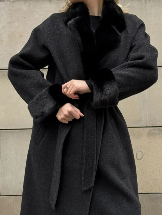 Женское демисезонное шерстяное пальто-халат с отделкой из меха норки - фото 2