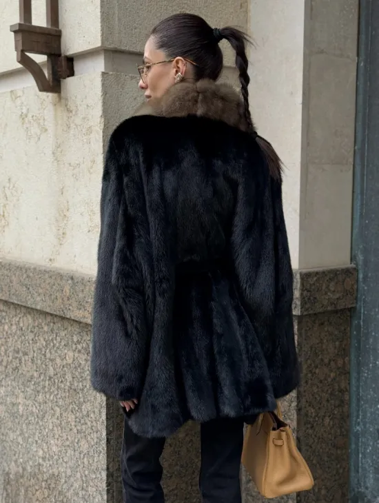 Черный норковый полушубок - кимоно с воротником из меха куницы - фото 7
