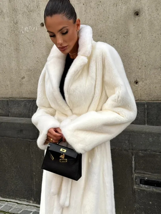 Длинная белая норковая шуба - фото 1