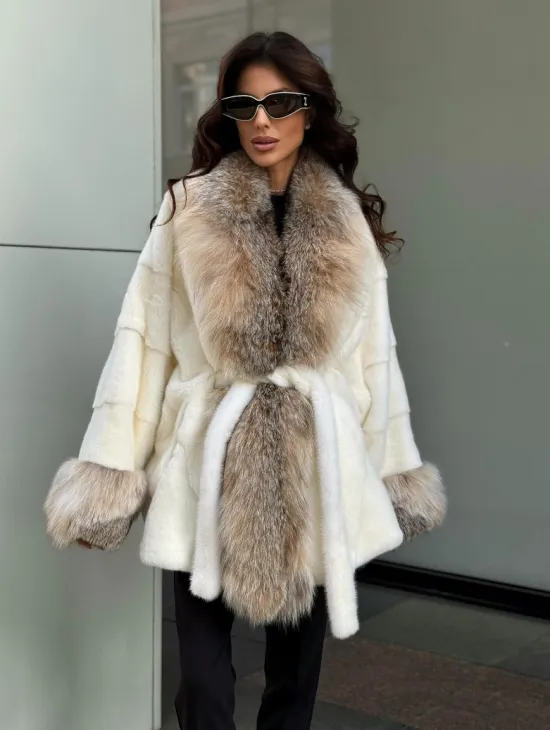 Женская белая норковая шуба с отделкой из меха рыси - фото 6