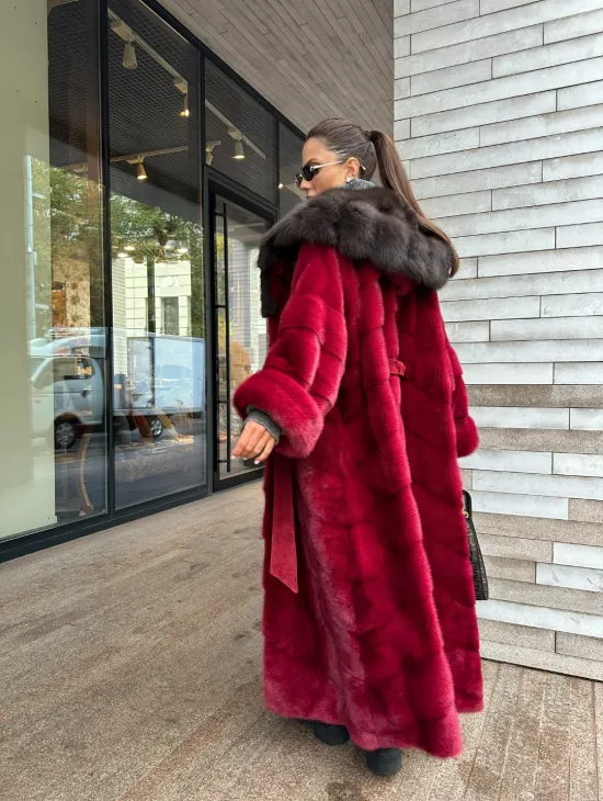 Длинная норковая шуба с капюшоном куница - фото 17