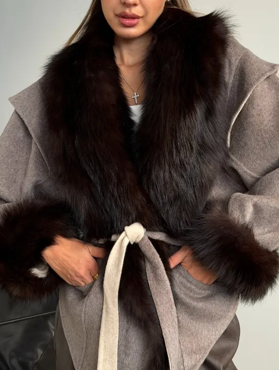 Пальто с мехом фишера - фото 1