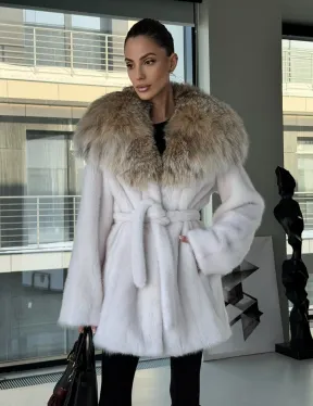 Белая шуба с капюшоном из рыси - фото 10