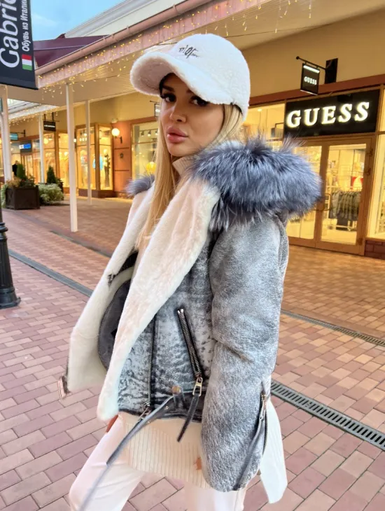 Авиатор из винтажной кожи с меховым капюшоном - фото 0