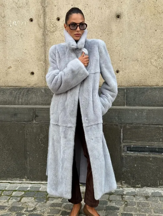 Голубая шуба из плюшевой норки “Velvet” - фото 4