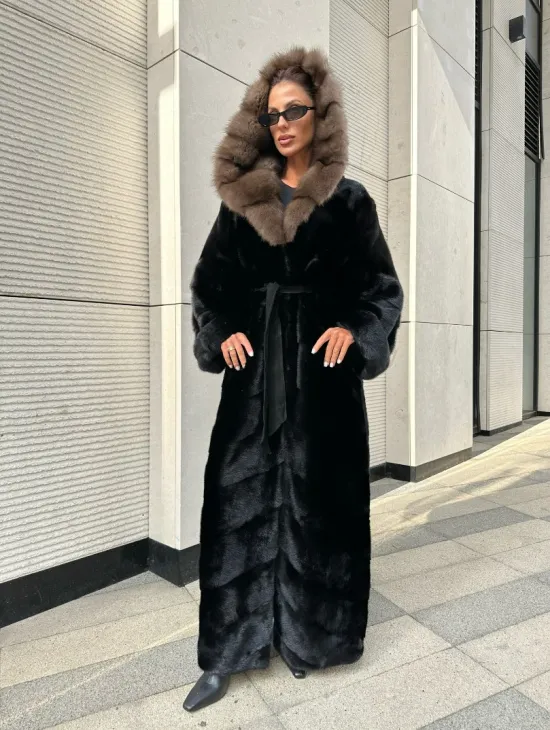 Роскошная шуба из финской норки с капюшоном из меха куницы - черный бриллиант - фото 6