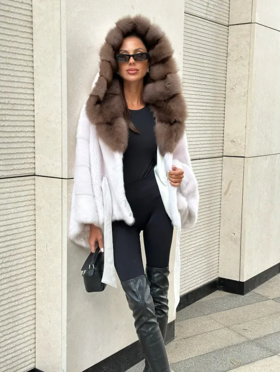 Шуба норковая пончо капюшон куница - белый жемчуг - фото 3