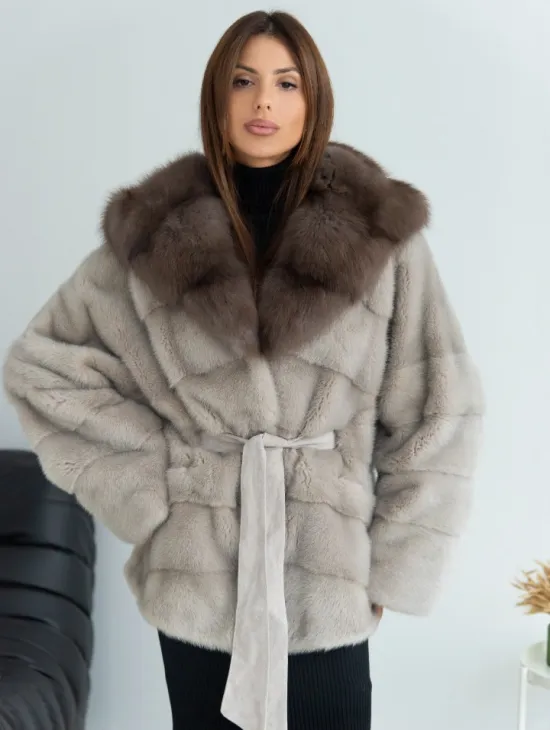 Норковое пончо с капюшоном куница светло-серого цвета - фото 2
