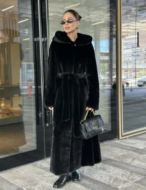 Удлиненная шуба из норки BLACKGLAMA с капюшоном - фото 7